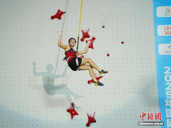 UsAA, 人成功晋级, 非常开心 UsAA, 人成功晋级, 非常开心